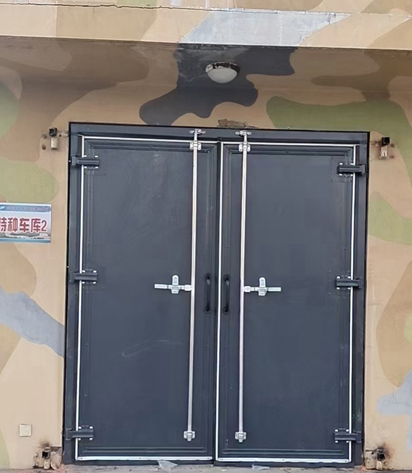 泾川工业平开门