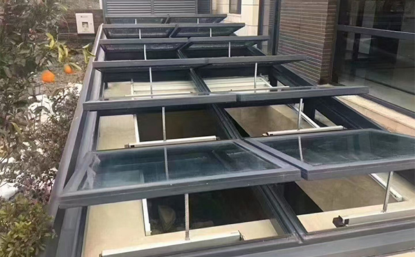 某轨道交通车辆维修车间泾川排烟窗应用