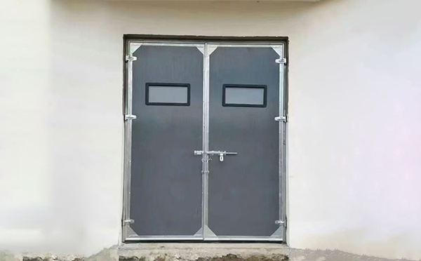 泾川工业门在高温作业区域的运行表现